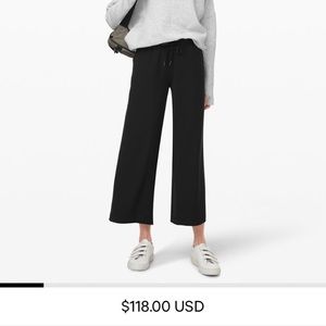 Lululemon On The Fly Wide-Leg 7/8 pants.